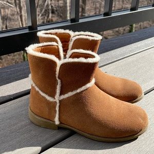New in Box Ugg Colette Boot size 12 Chestnut